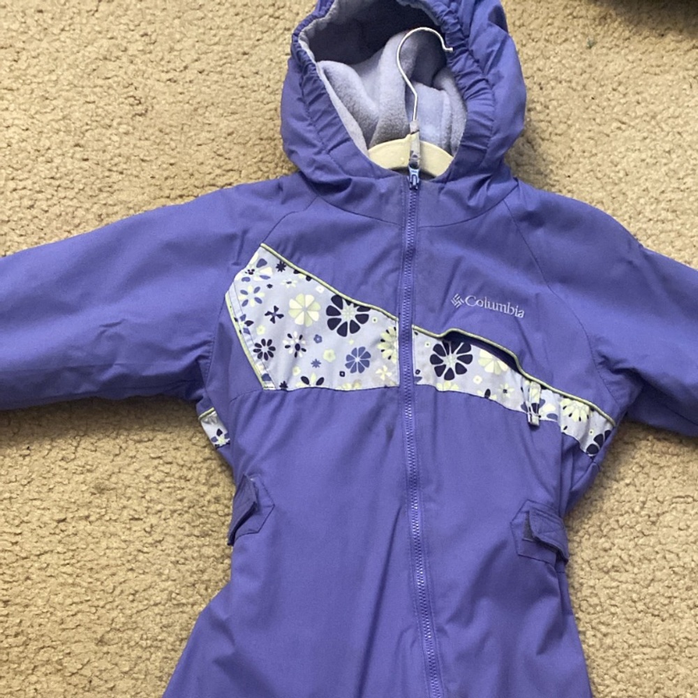 Columbia kid 3T Snowsuit. Please know it has a a few minor stains on the front.